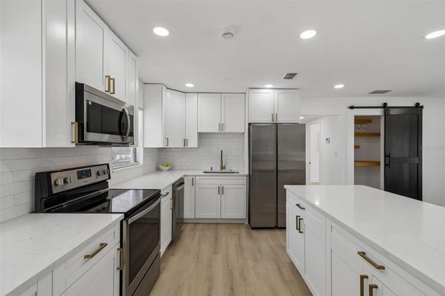1702 W JOHNSTON AVENUE, Tampa, FL 33603