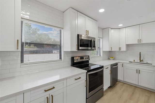 1702 W JOHNSTON AVENUE, Tampa, FL 33603