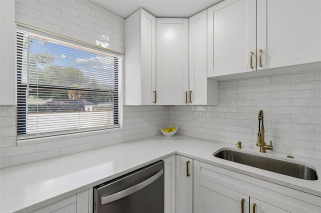 1702 W JOHNSTON AVENUE, Tampa, FL 33603
