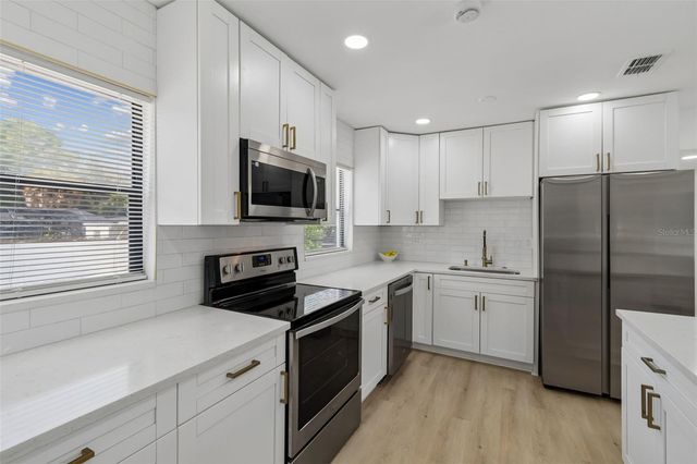 1702 W JOHNSTON AVENUE, Tampa, FL 33603