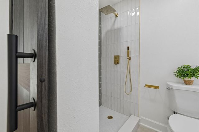 1702 W JOHNSTON AVENUE, Tampa, FL 33603