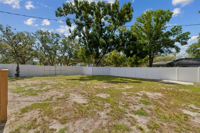 1702 W JOHNSTON AVENUE, Tampa, FL 33603