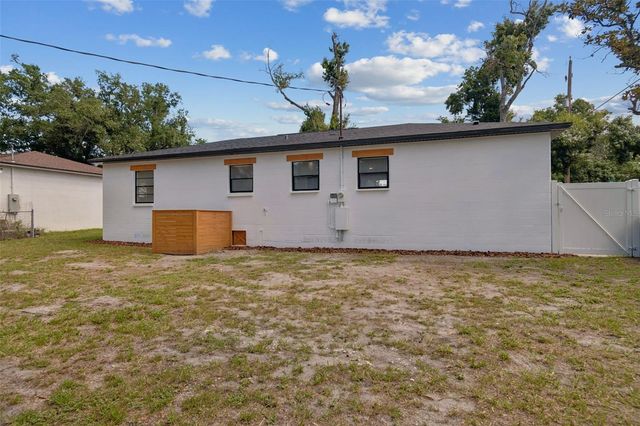 1702 W JOHNSTON AVENUE, Tampa, FL 33603