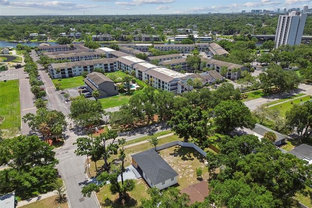 1702 W JOHNSTON AVENUE, Tampa, FL 33603