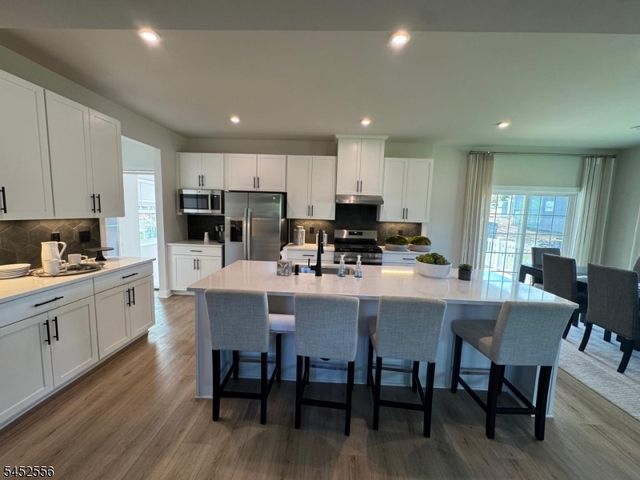 2 Drake Ct, Washington Twp., NJ 07882