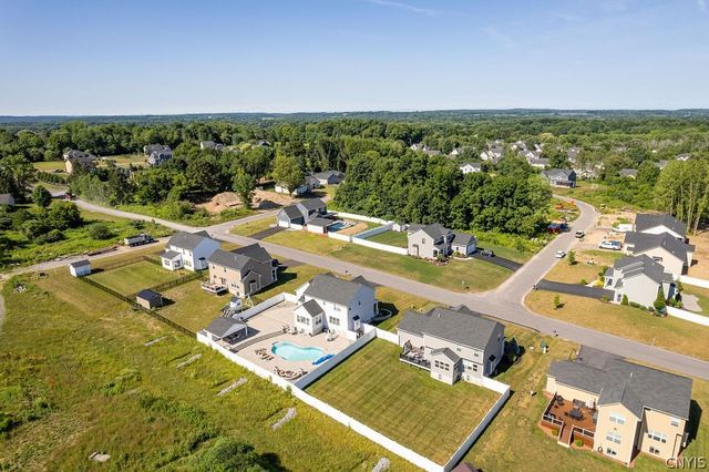 3052 Chillingham Way, Lysander, NY 13027
