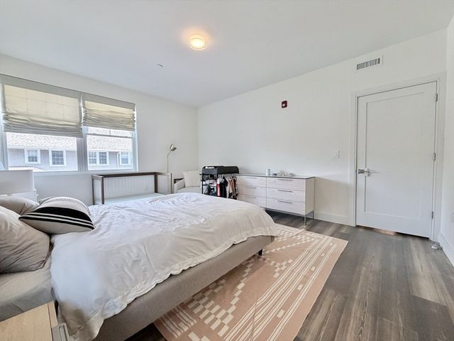 429 Cherry 7, Newton, MA 02465
