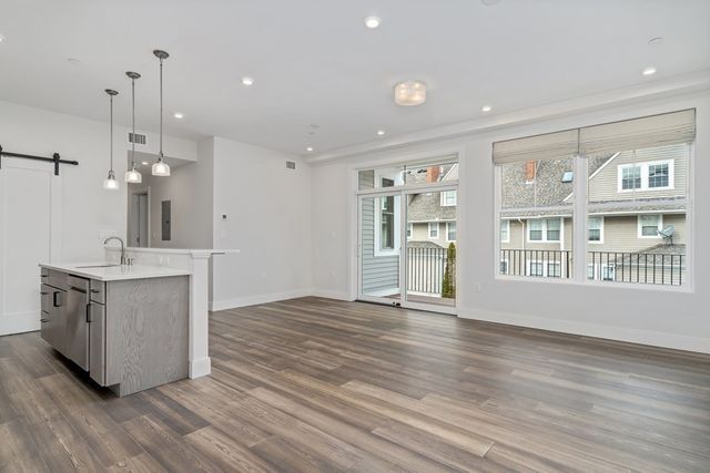 429 Cherry 7, Newton, MA 02465