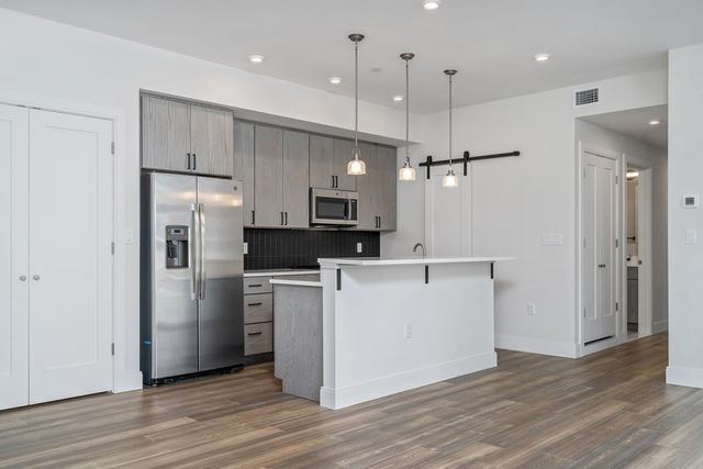 429 Cherry 7, Newton, MA 02465