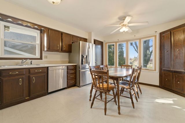 3771 Kingsway Drive, Crown Point, IN 46307