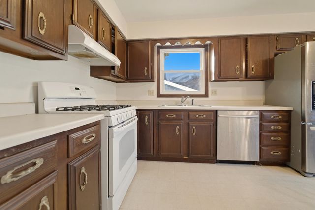 3771 Kingsway Drive, Crown Point, IN 46307