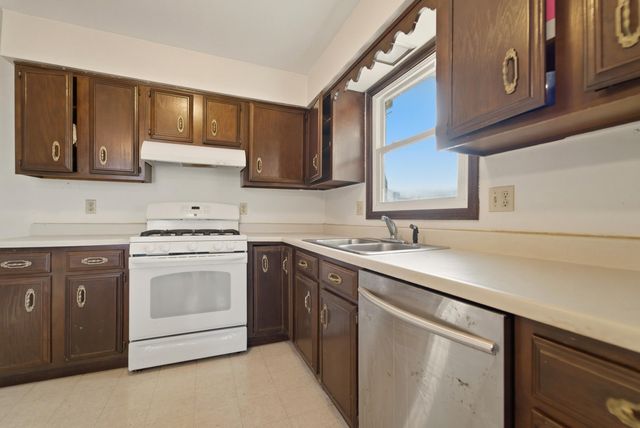 3771 Kingsway Drive, Crown Point, IN 46307