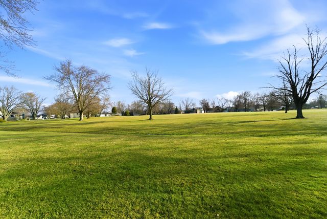 3771 Kingsway Drive, Crown Point, IN 46307