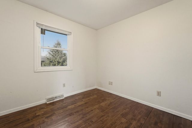 3771 Kingsway Drive, Crown Point, IN 46307