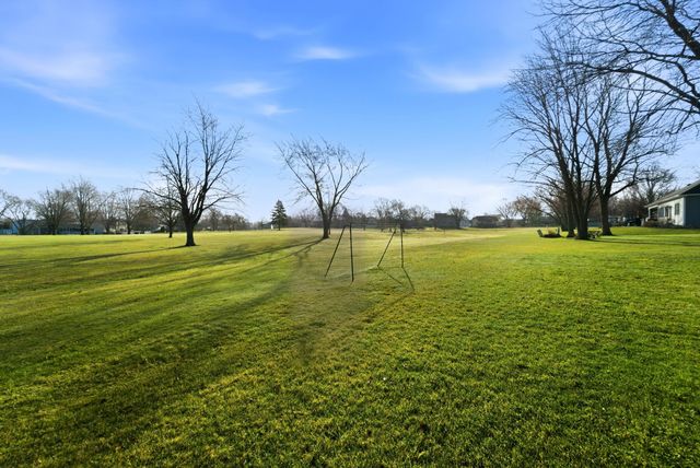 3771 Kingsway Drive, Crown Point, IN 46307