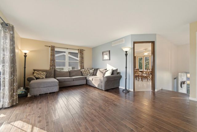 3771 Kingsway Drive, Crown Point, IN 46307