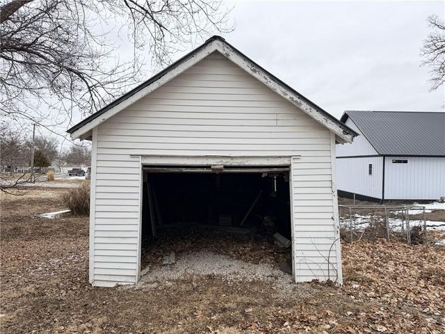 206 Debolt Street, Trenton, MO 64683