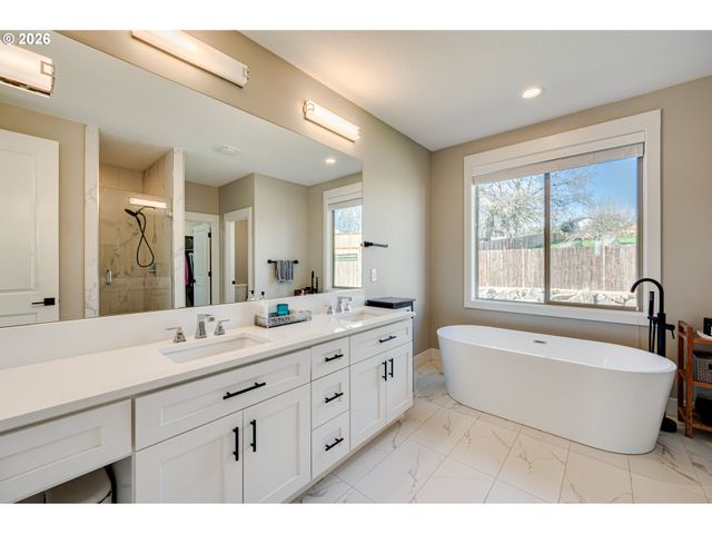 123 W 13TH Way, La Center, WA 98629