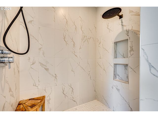 123 W 13TH Way, La Center, WA 98629