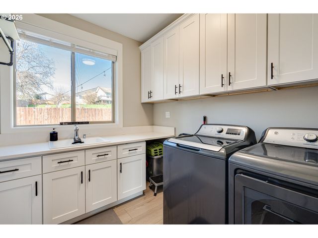 123 W 13TH Way, La Center, WA 98629