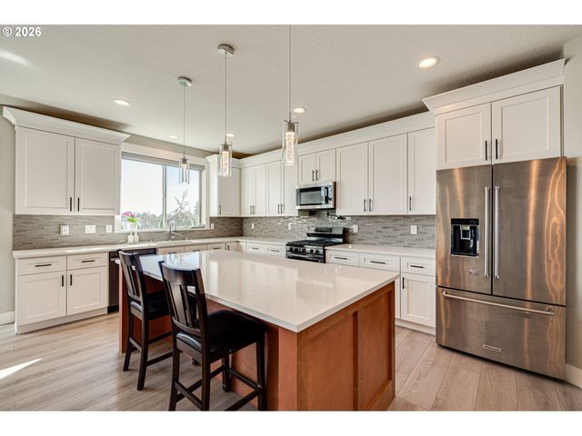 123 W 13TH Way, La Center, WA 98629