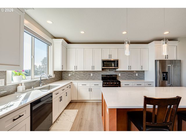 123 W 13TH Way, La Center, WA 98629