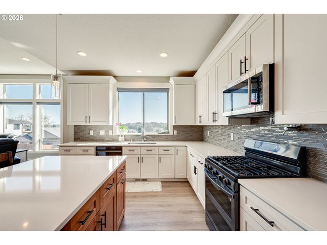 123 W 13TH Way, La Center, WA 98629