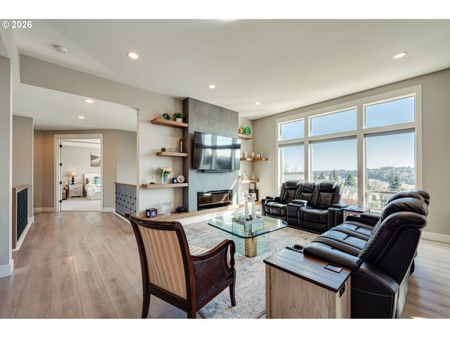 123 W 13TH Way, La Center, WA 98629