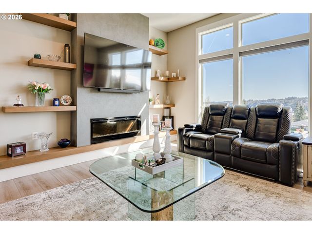 123 W 13TH Way, La Center, WA 98629