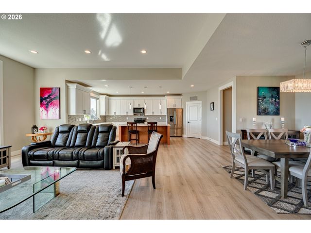 123 W 13TH Way, La Center, WA 98629