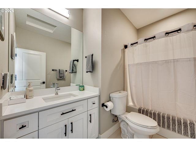 123 W 13TH Way, La Center, WA 98629