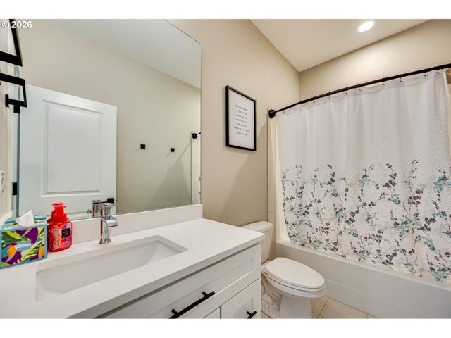 123 W 13TH Way, La Center, WA 98629