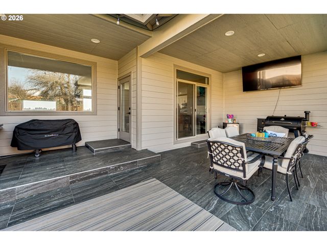 123 W 13TH Way, La Center, WA 98629