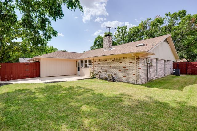 1422 Lincoln Drive, Carrollton, TX 75006