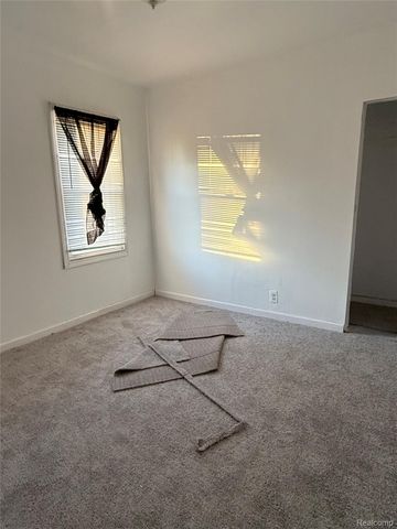 7027 Chalmers Avenue, Warren, MI 48091