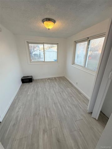 7027 Chalmers Avenue, Warren, MI 48091