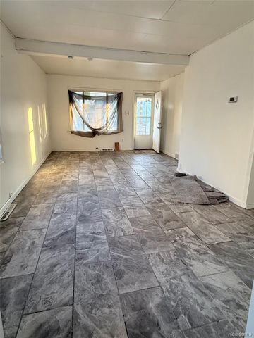 7027 Chalmers Avenue, Warren, MI 48091