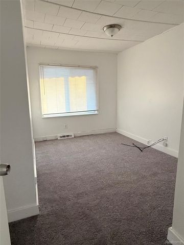 7027 Chalmers Avenue, Warren, MI 48091