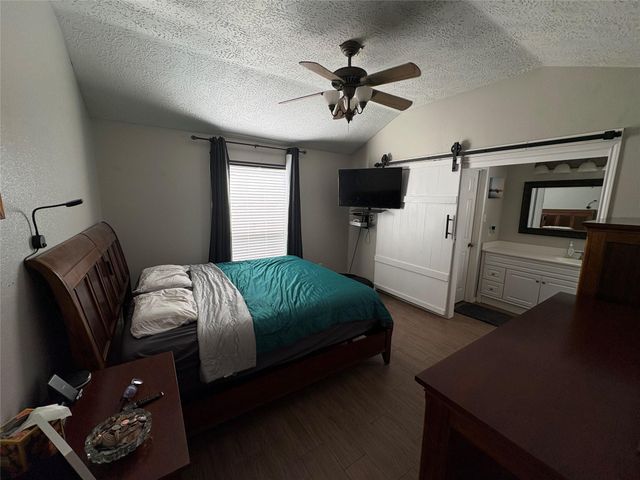 5626 Stone Creek Drive, La Porte, TX 77571