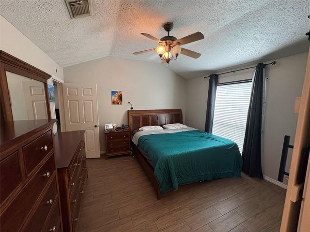 5626 Stone Creek Drive, La Porte, TX 77571