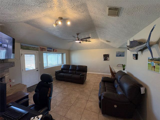 5626 Stone Creek Drive, La Porte, TX 77571