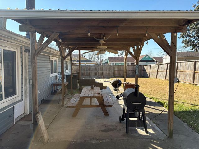 5626 Stone Creek Drive, La Porte, TX 77571