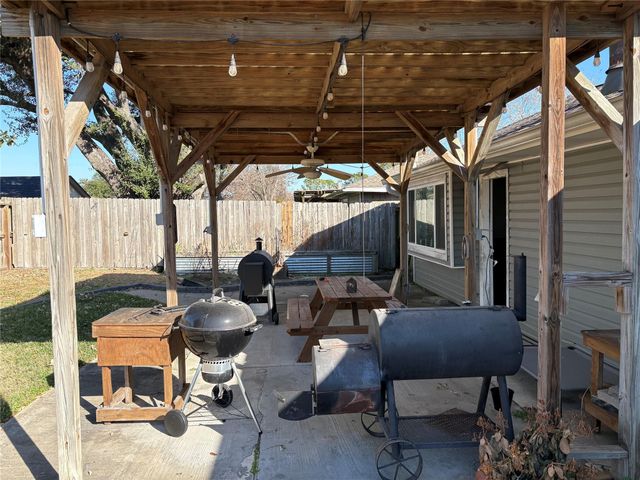 5626 Stone Creek Drive, La Porte, TX 77571