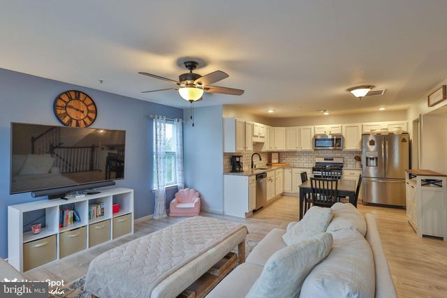 3059 GOSHEN DR, Pennsburg, PA 18073