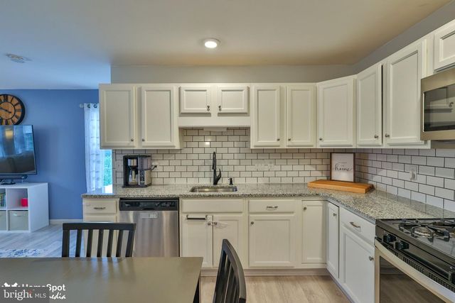 3059 GOSHEN DR, Pennsburg, PA 18073