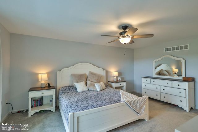 3059 GOSHEN DR, Pennsburg, PA 18073
