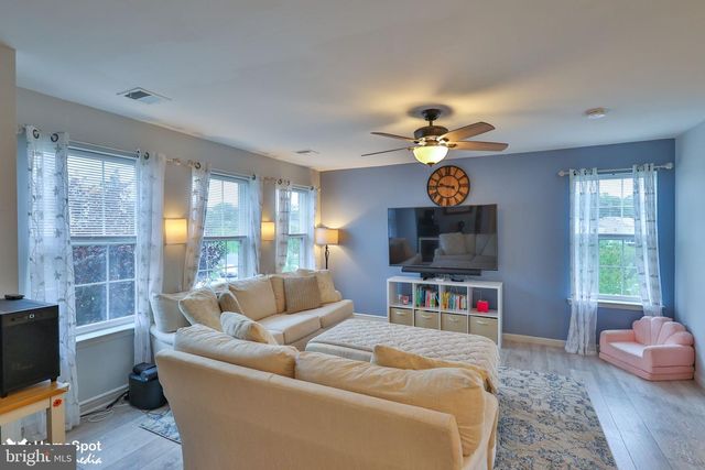 3059 GOSHEN DR, Pennsburg, PA 18073