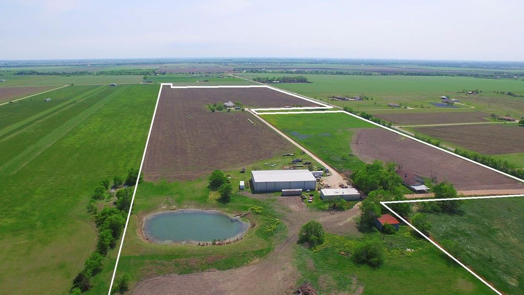2711 CR 406, Taylor, TX 76574