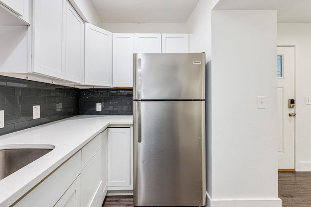 935 La Posada DR 156, Austin, TX 78752