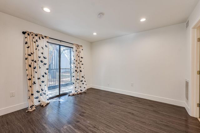 935 La Posada DR 156, Austin, TX 78752